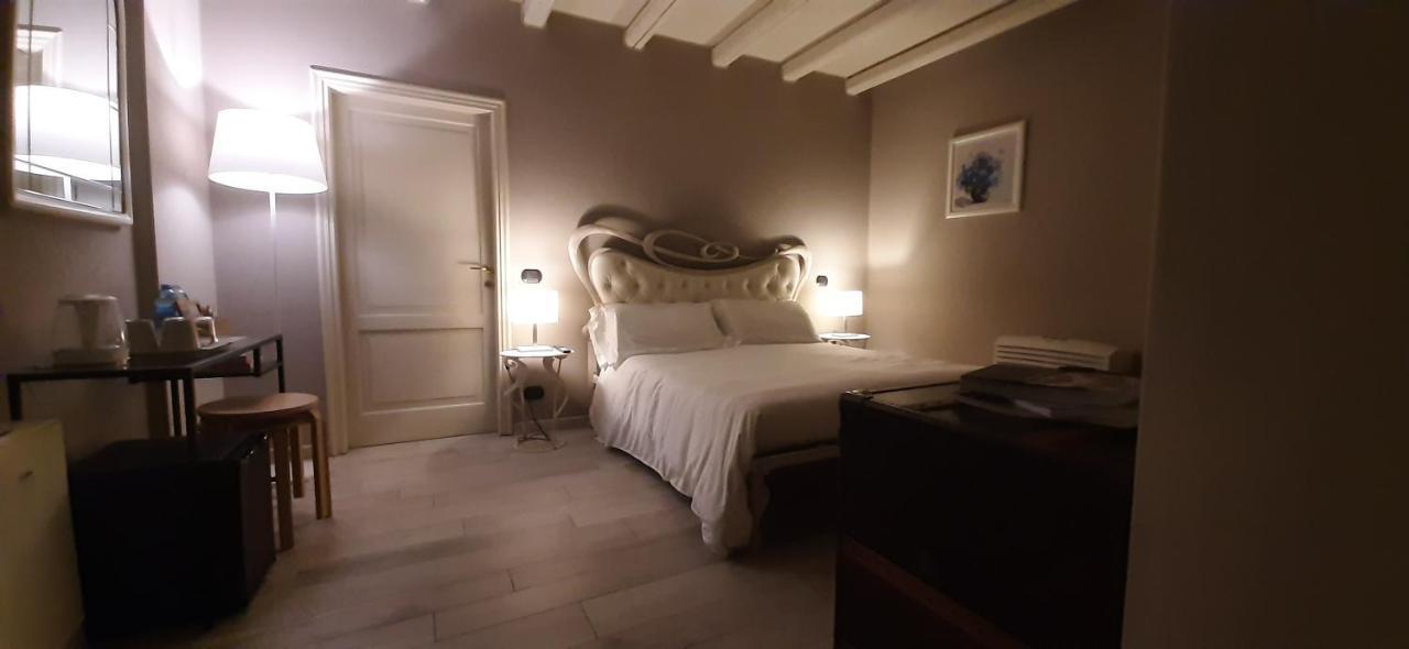 Casale Raffaello B&B Como Albese Con Cassano Dış mekan fotoğraf