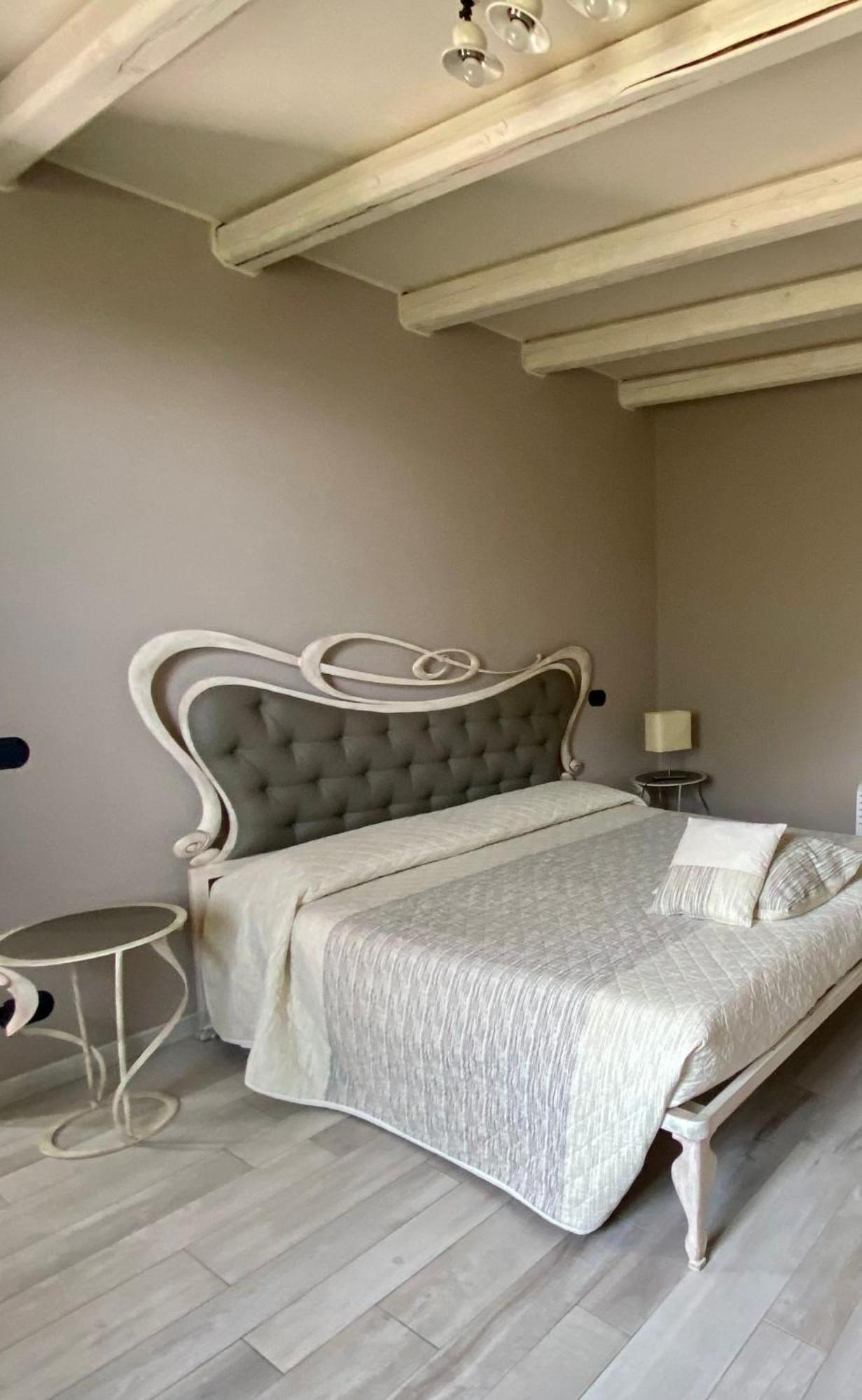 Casale Raffaello B&B Como Albese Con Cassano Dış mekan fotoğraf